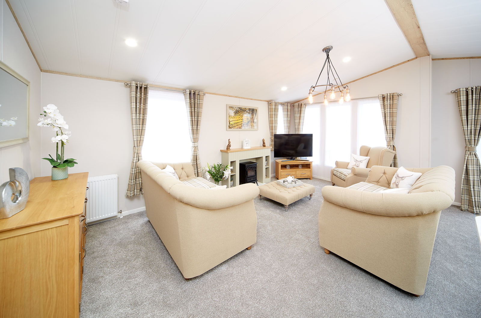 2021DebonairLodge001 Foxhunter Park