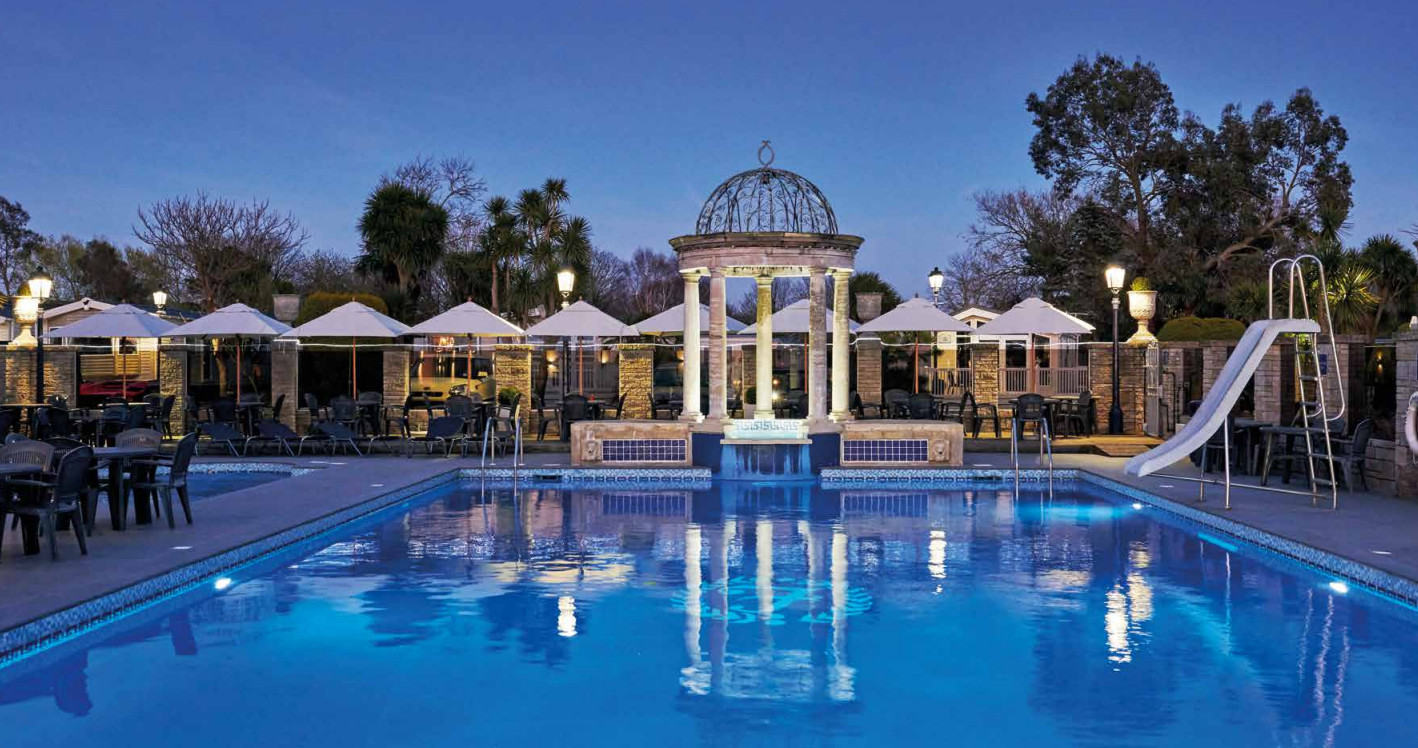 The pool at The Foxhunter Park at dusk